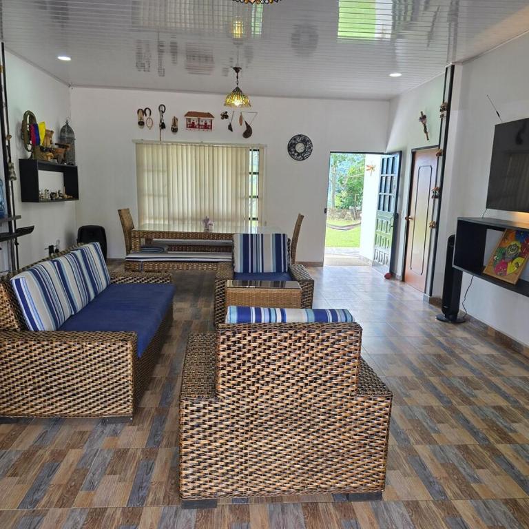 Finca Hotel Villa Claudia, La Mesa Cundinamarca - Casa de 4 dormitorios - 3