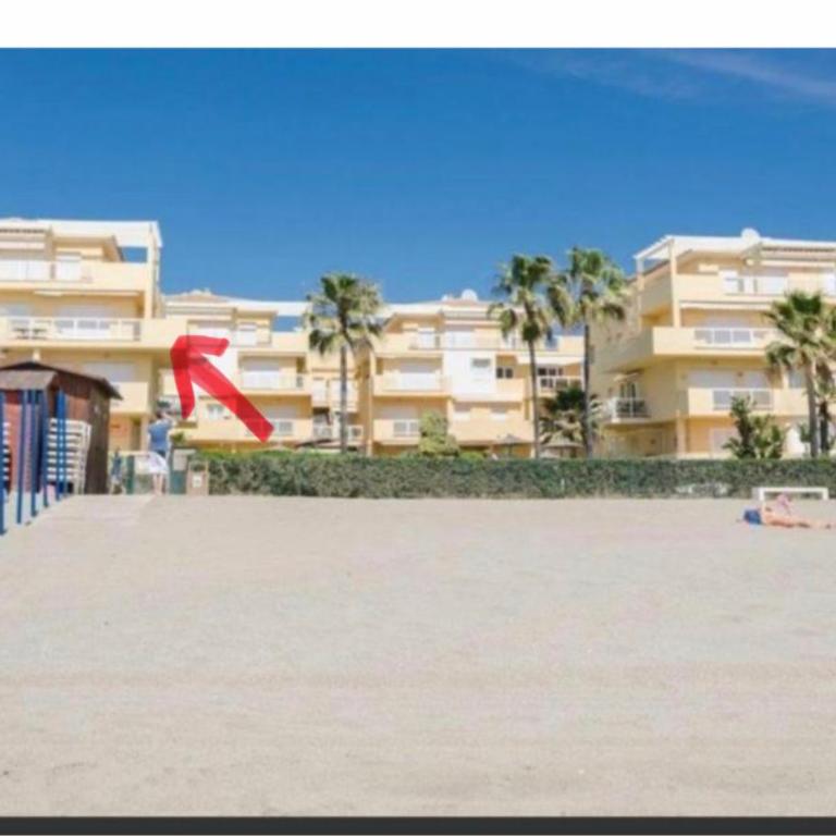 BEACHFRONT APARTMENT In LA CALA DE MIJAS - Apartamento de 3 dormitorios - 4