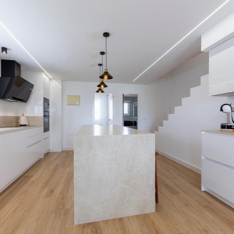 Casa Descubrimiento · Dúplex moderno con jardín. - Casa de 3 dormitorios - 6