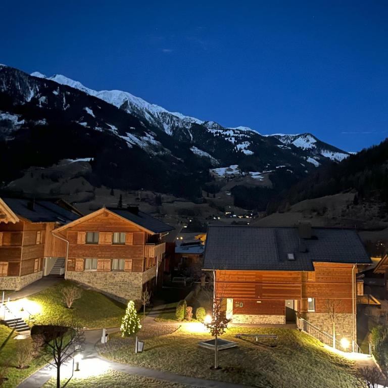 AlpinPark Chalet mit Swimmingpool, Sonnenloggia und Kamin - Großglockner Resort Matrei - Apartment mit 3 Schlafzimmern und Bergblick - 3