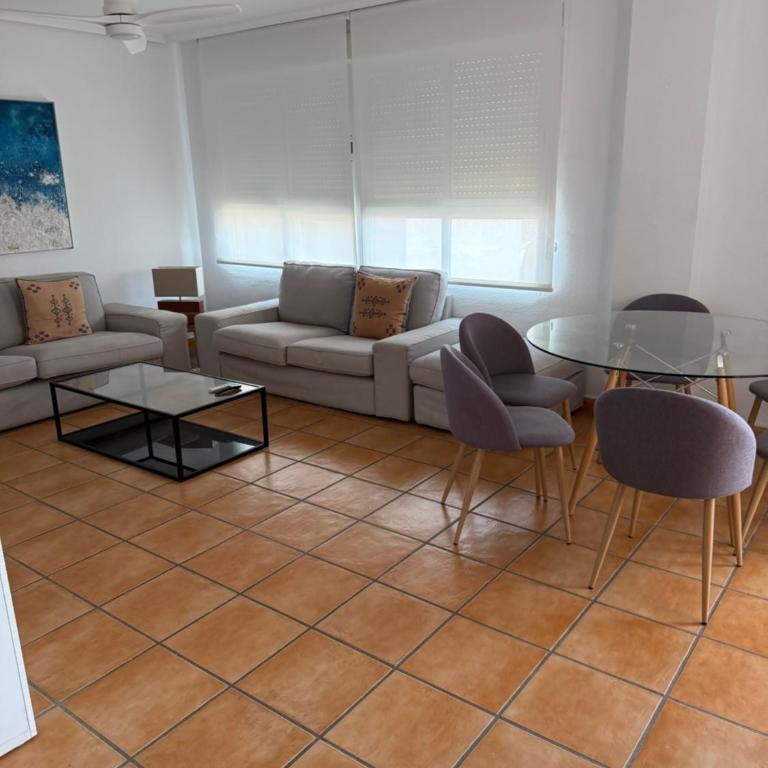 Duplex with spacious terraces and stunning sea views, right next to the beach - Apartamento - 8