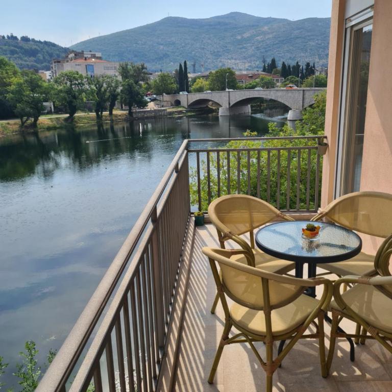 Trebisnjica - Apartman s 1 Spavaćom Sobom i Pogledom na Reku - 3