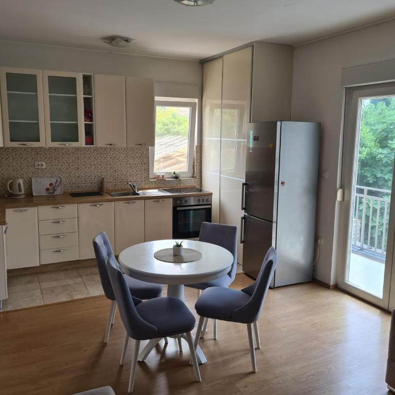 Trebisnjica - Apartman s 1 Spavaćom Sobom i Pogledom na Reku - 11