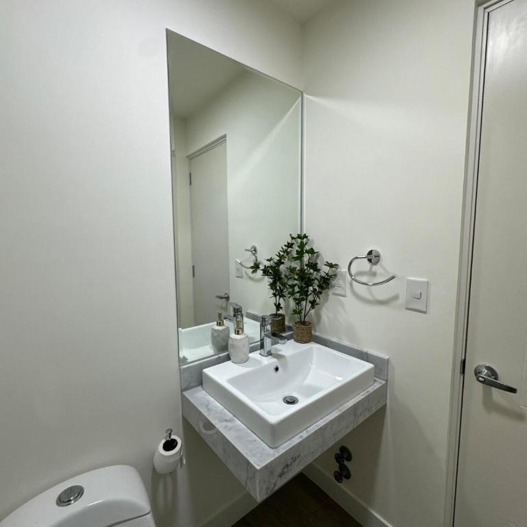 Acogedor depa 2D 2B cerca a Kennedy y Larcomar - Two-Bedroom Apartment - 8