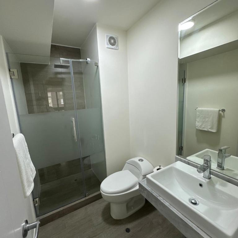 Acogedor depa 2D 2B cerca a Kennedy y Larcomar - Two-Bedroom Apartment - 18