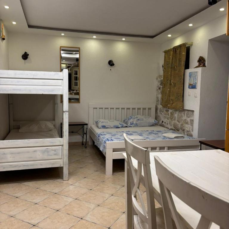 sar 1 balcony - One-Bedroom Apartment - 5