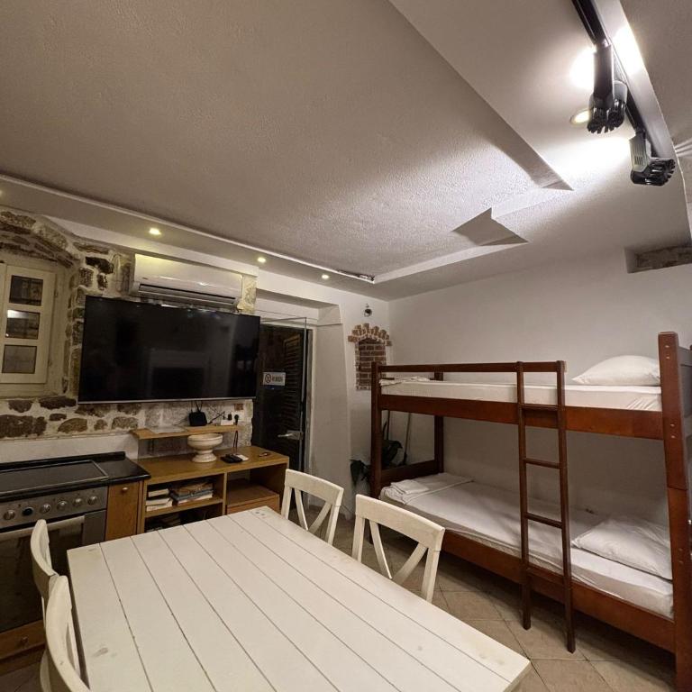 sar 1 balcony - One-Bedroom Apartment - 7