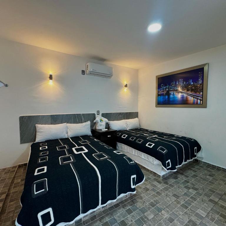 Blue Inn Hotel & Suites - Superior Quadruple Room - 1