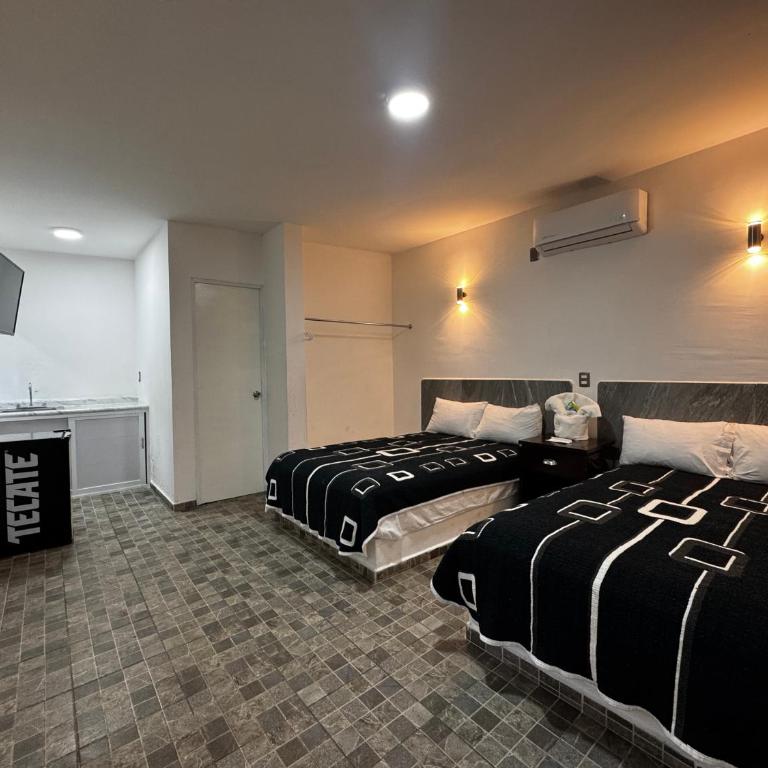 Blue Inn Hotel & Suites - Superior Quadruple Room - 3