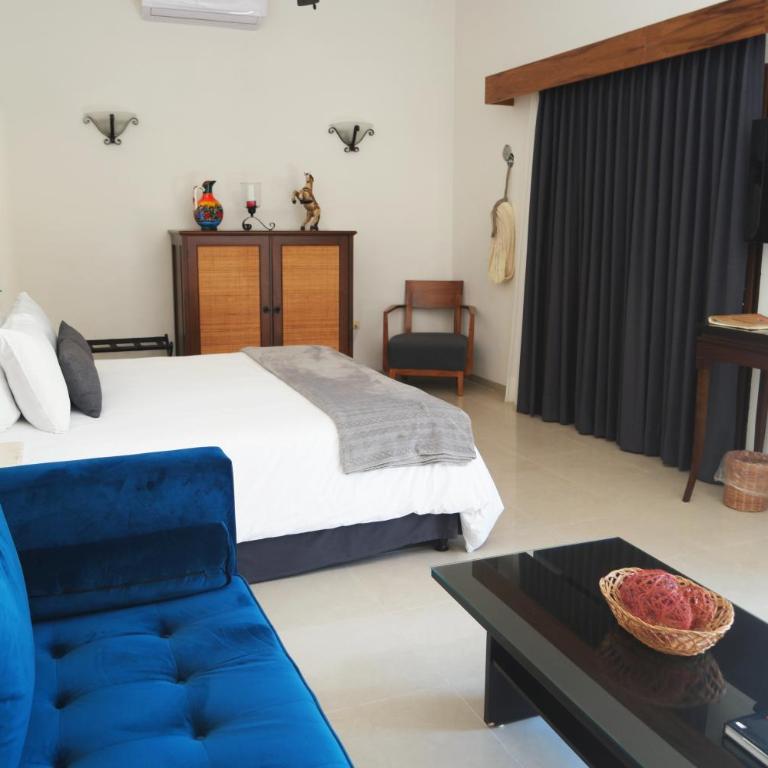 Merida Santiago Hotel Boutique - Superior Suite with Spa Bath and Pool View - 2