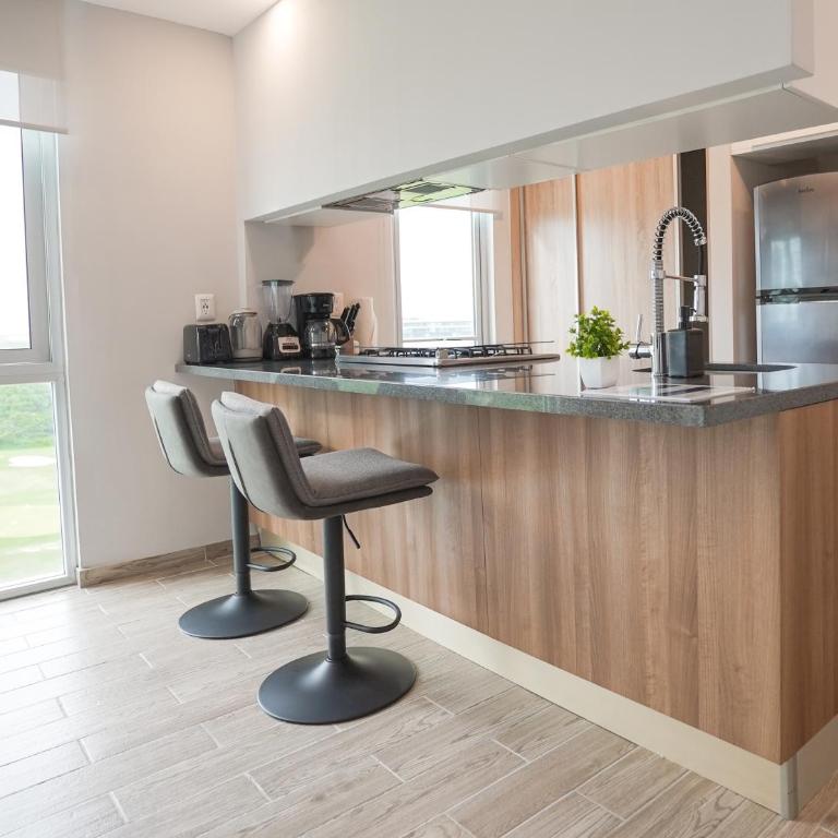 EHDEN Vacation Suites Puerto Cancún - Suite con balcón y vistas al campo de golf - 16
