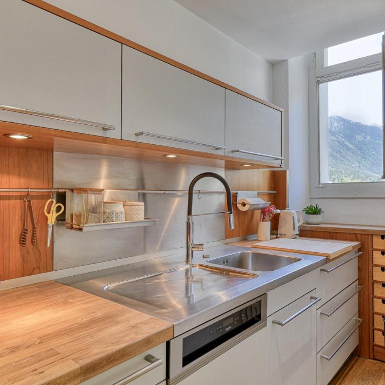 Majestic Chamonix - Three-Bedroom Superior Apartment - 10