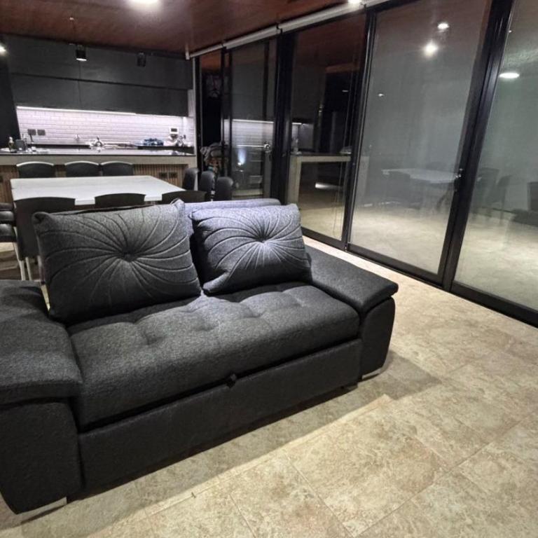Quincho y pileta para reuniones tranquilas en Roldán - Casa con 1 dormitorio - 6