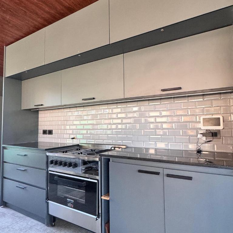 Quincho y pileta para reuniones tranquilas en Roldán - Casa con 1 dormitorio - 8