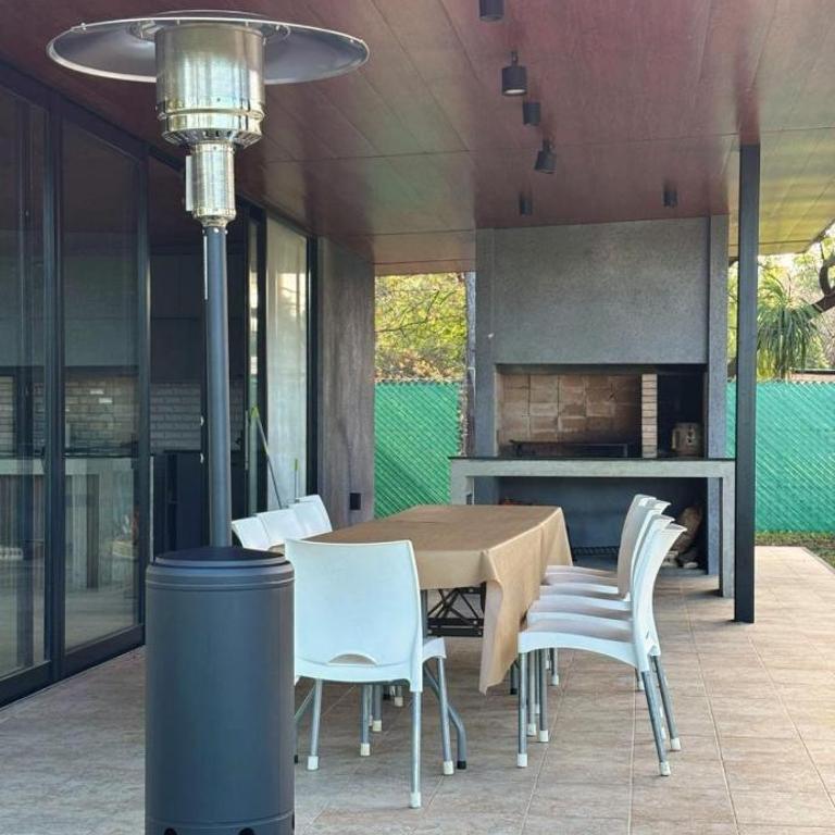 Quincho y pileta para reuniones tranquilas en Roldán - Casa con 1 dormitorio - 16