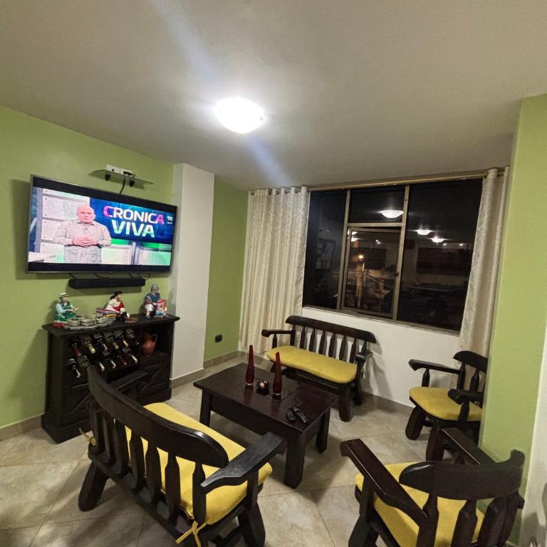 Domina la ciudad desde nuestros departamentos - Three-Bedroom Apartment - 1