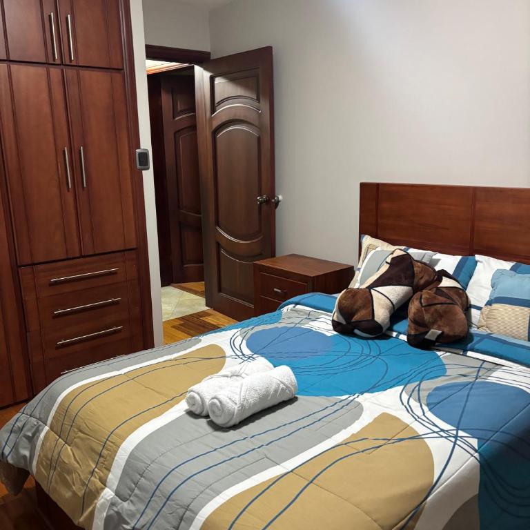 Domina la ciudad desde nuestros departamentos - Three-Bedroom Apartment - 20