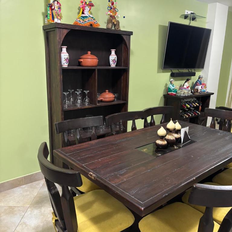 Domina la ciudad desde nuestros departamentos - Three-Bedroom Apartment - 6