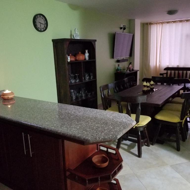 Domina la ciudad desde nuestros departamentos - Three-Bedroom Apartment - 10