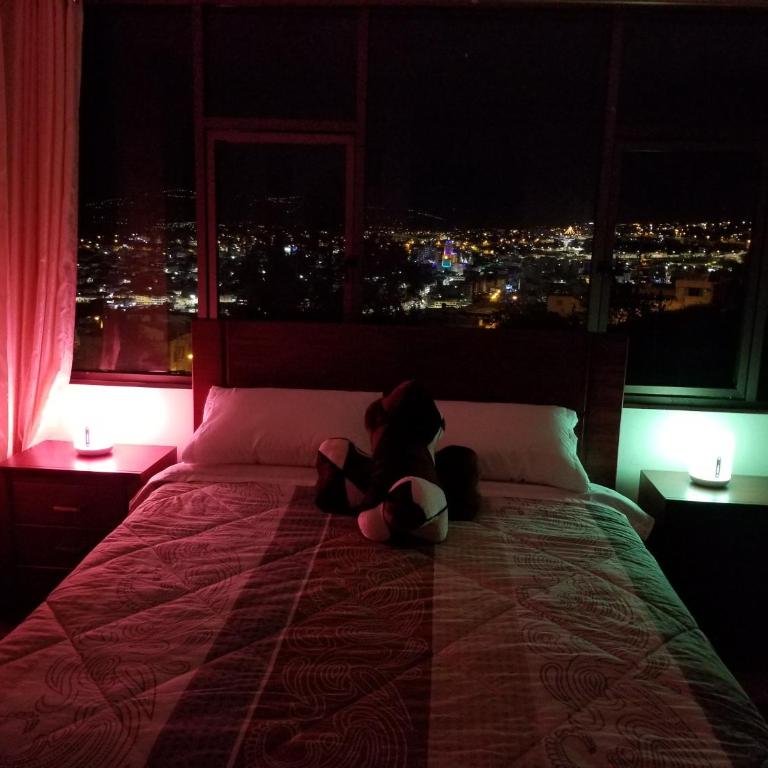Domina la ciudad desde nuestros departamentos - Three-Bedroom Apartment - 14