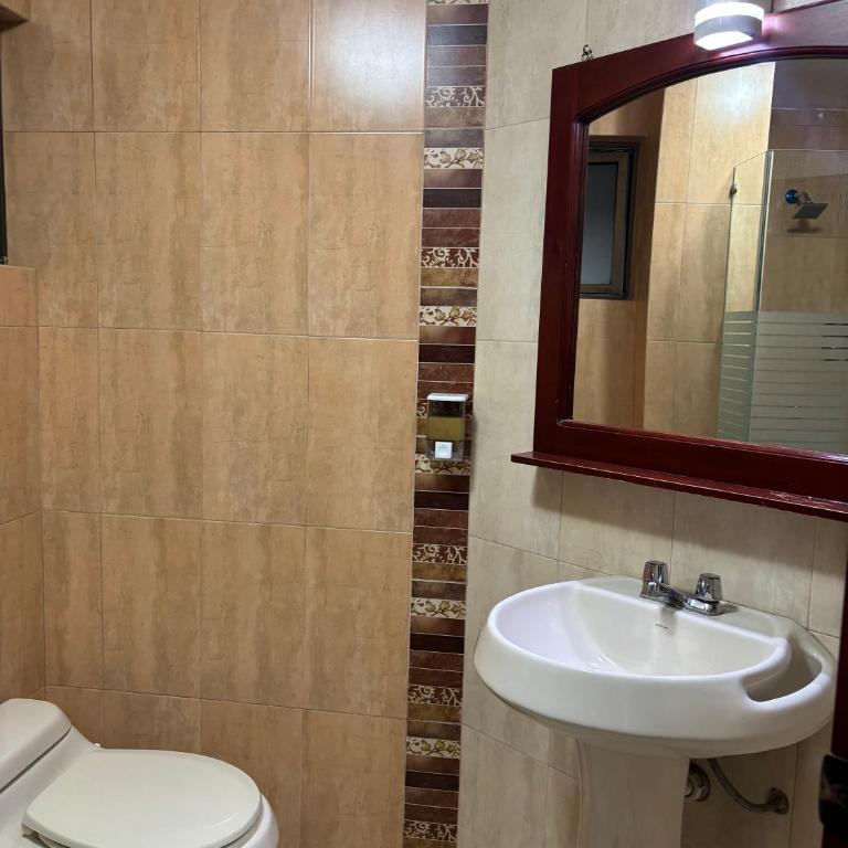 Domina la ciudad desde nuestros departamentos - Three-Bedroom Apartment - 25