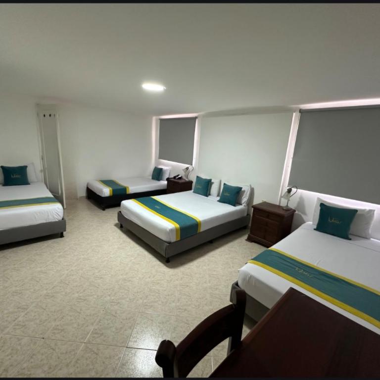 Hotel Lukas - Habitación Cuádruple Estándar - 6