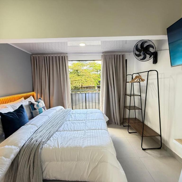 Laureles Boutique Stay - Double Room with Shared Bathroom - 1