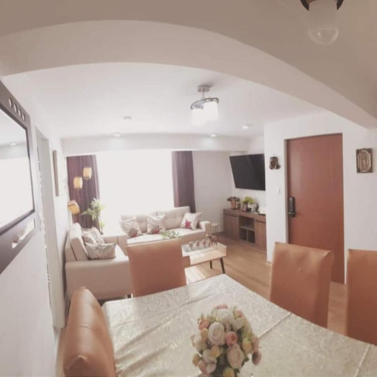 Bello departamento con cochera y excelente ubicación - Three-Bedroom Apartment - 5