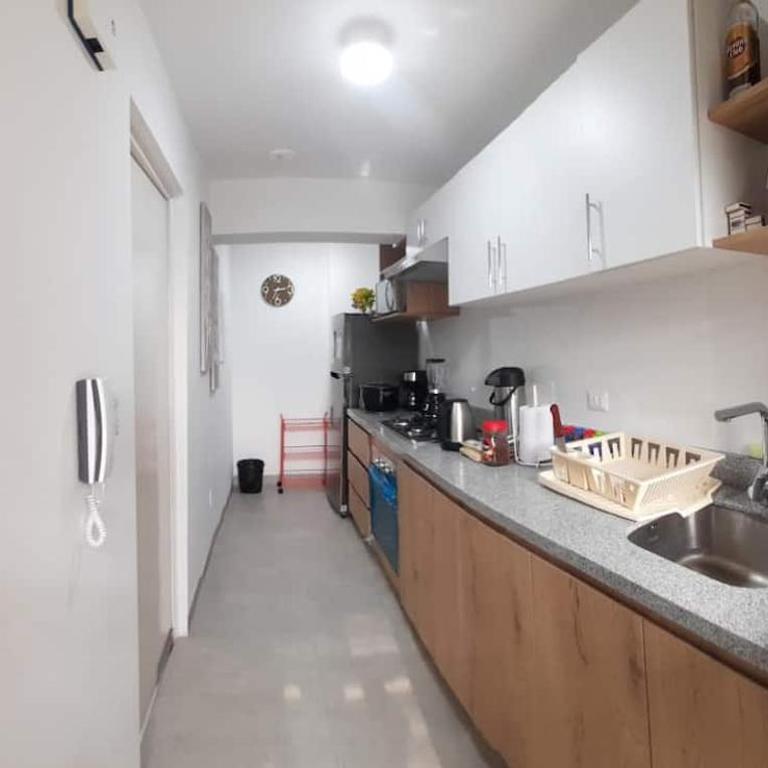 Bello departamento con cochera y excelente ubicación - Three-Bedroom Apartment - 11
