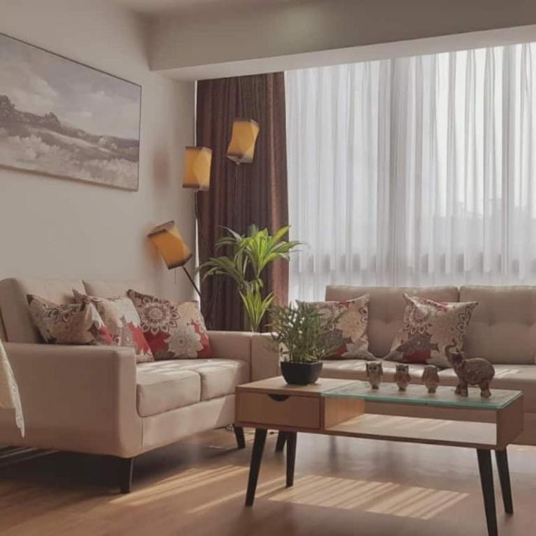 Bello departamento con cochera y excelente ubicación - Three-Bedroom Apartment - 1