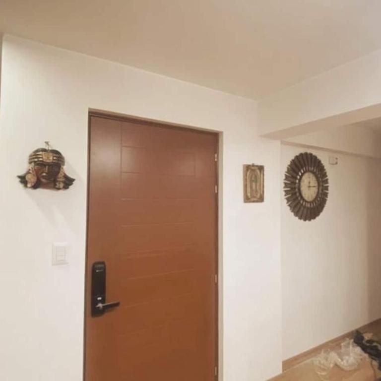 Bello departamento con cochera y excelente ubicación - Three-Bedroom Apartment - 9