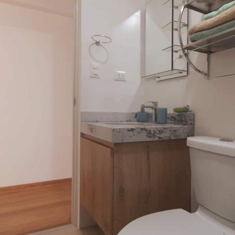 Bello departamento con cochera y excelente ubicación - Three-Bedroom Apartment - 16