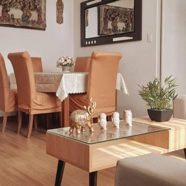 Bello departamento con cochera y excelente ubicación - Three-Bedroom Apartment - 4