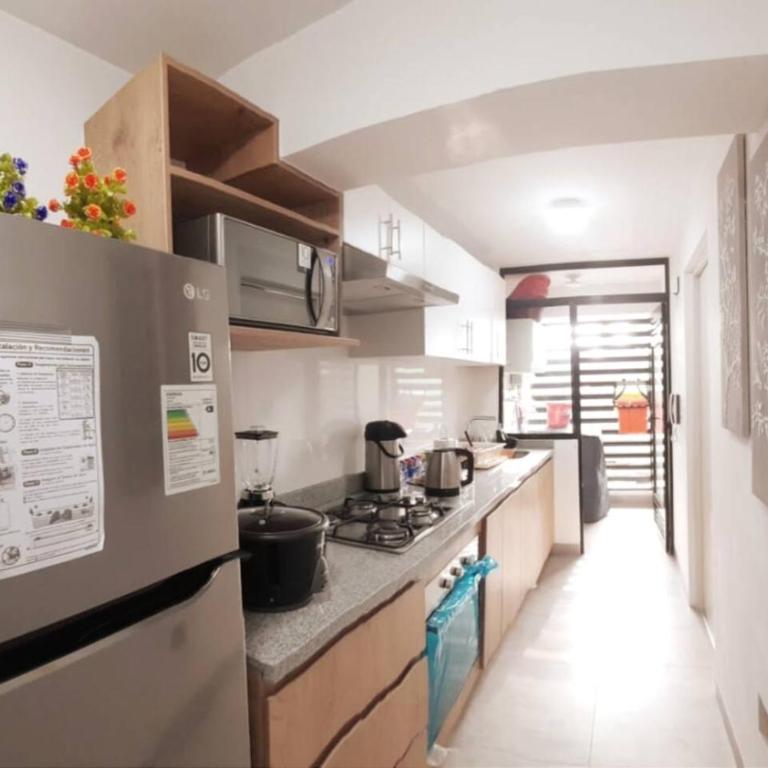 Bello departamento con cochera y excelente ubicación - Three-Bedroom Apartment - 12