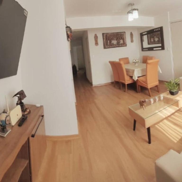 Bello departamento con cochera y excelente ubicación - Three-Bedroom Apartment - 8