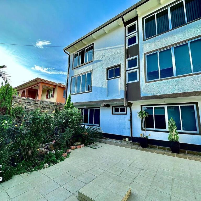 Cómodo, espacioso y residencial - Apartamento - 4