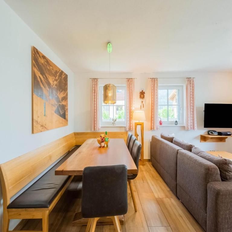 Chalet in Niedernsill near Ski Slopes - Four-Bedroom Vacation Home - 8