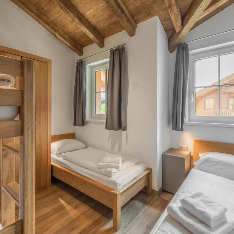 Chalet in Niedernsill near Ski Slopes - Four-Bedroom Vacation Home - 14