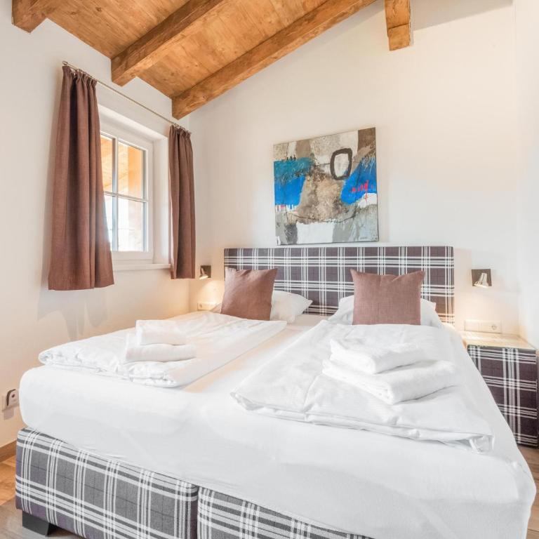 Chalet in Niedernsill near Ski Slopes - Four-Bedroom Vacation Home - 18