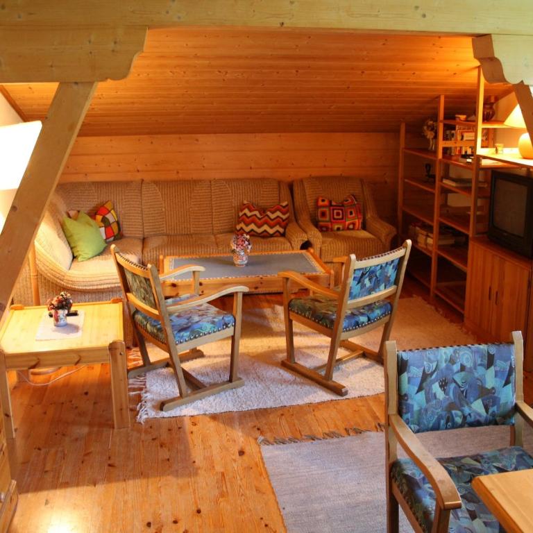 Large holiday home with plenty of privacy - Four-Bedroom Apartment - 2