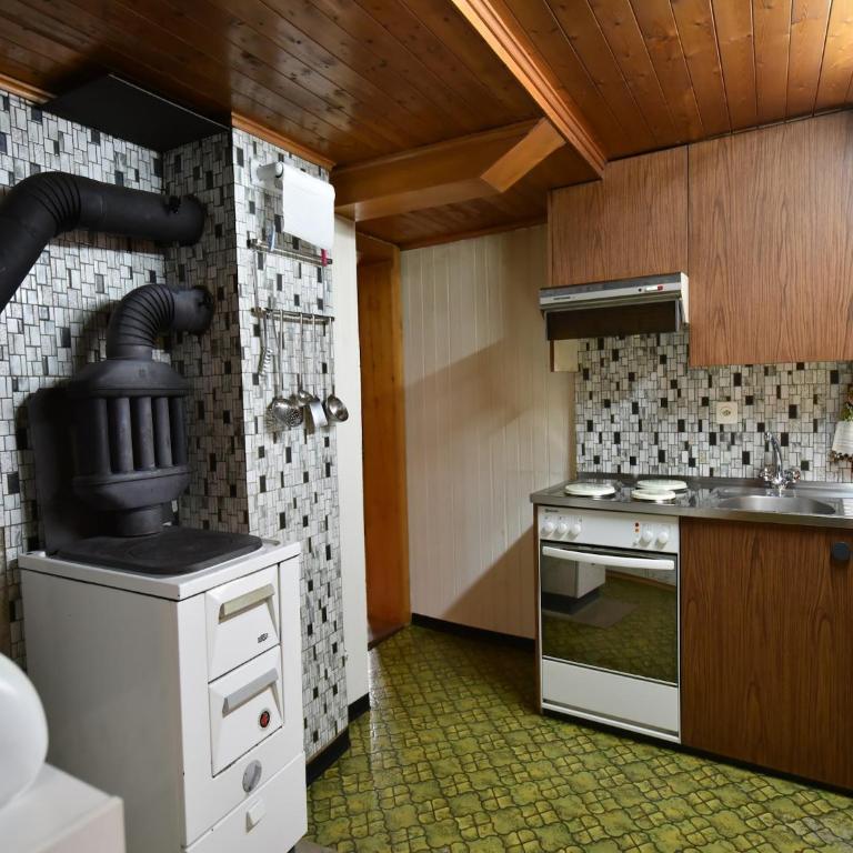Cozy Stay near Aletsch - Two-Bedroom Holiday Home - 3
