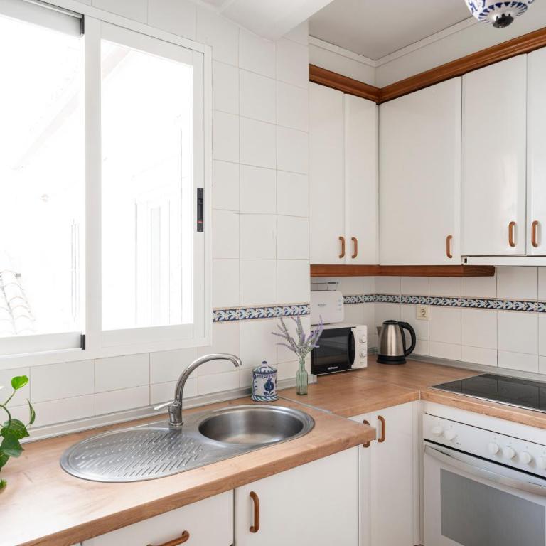Central Top-Floor Apartment near Cathedral with Private Terrace - 3A - One-Bedroom Apartment - 5