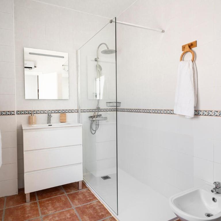 Central Top-Floor Apartment near Cathedral with Private Terrace - 3A - One-Bedroom Apartment - 28
