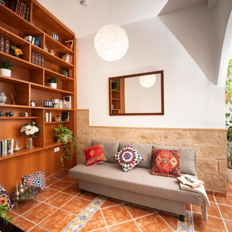 Central Top-Floor Apartment near Cathedral with Private Terrace - 3A - One-Bedroom Apartment - 4