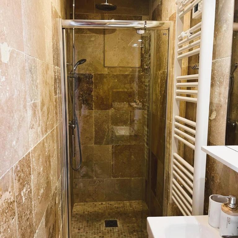 Duplex de charme intramuros climatisé - Two-Bedroom Apartment - 14