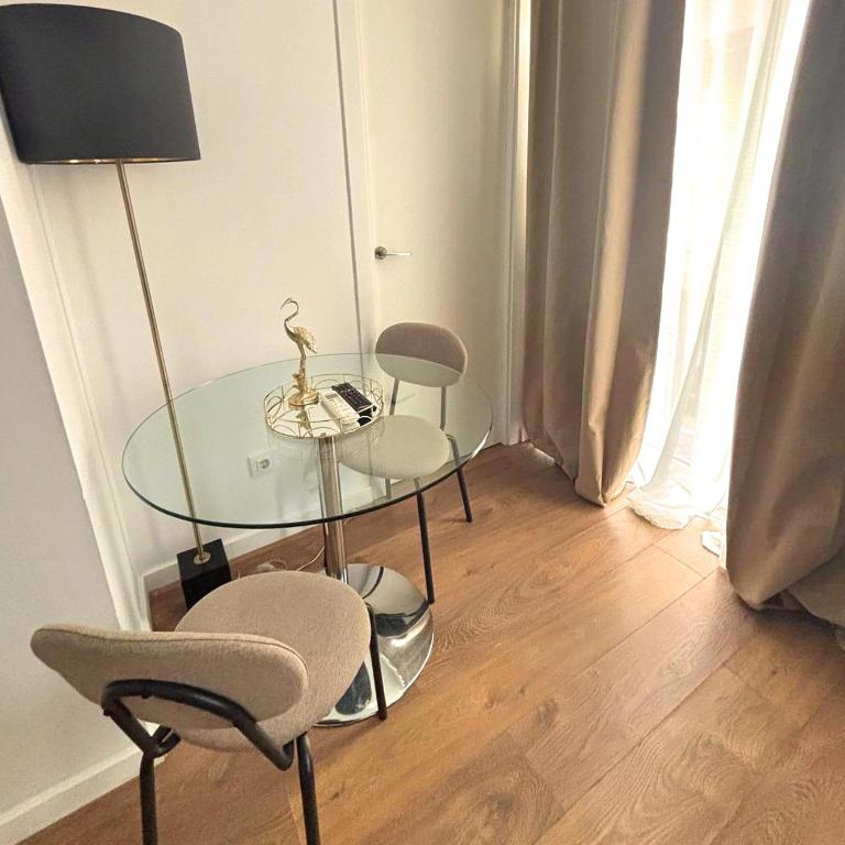 Valencia Bella Flats - One-Bedroom Apartment - 2