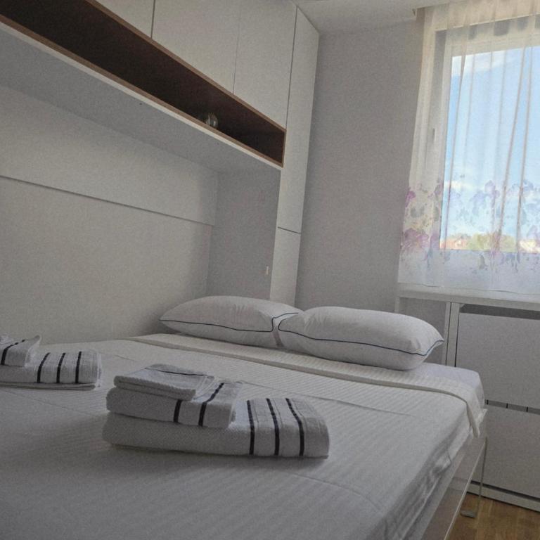 Sun lux - Two-Bedroom Apartment - 30