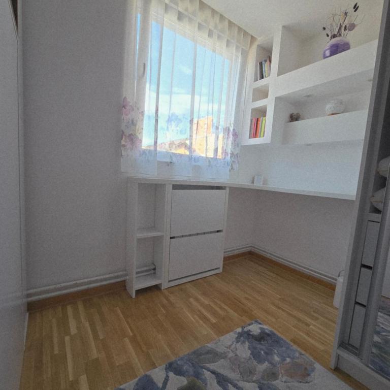 Sun lux - Two-Bedroom Apartment - 28