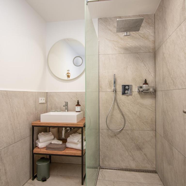 Terofal Hotel Schliersee - Komplett neu renoviert - Doppelzimmer mit Balkon - 2