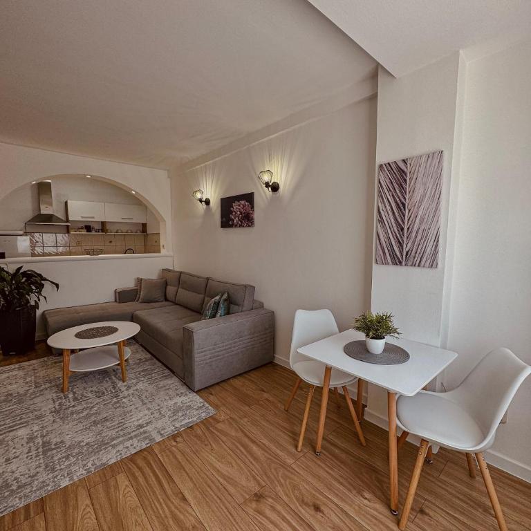 Amora Apartments - FREE parking - Deluxe One-Bedroom Apartment - 2